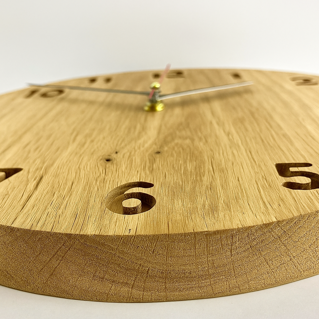 Holz Wanduhr aus Eiche - 28 cm - mit Zahlen