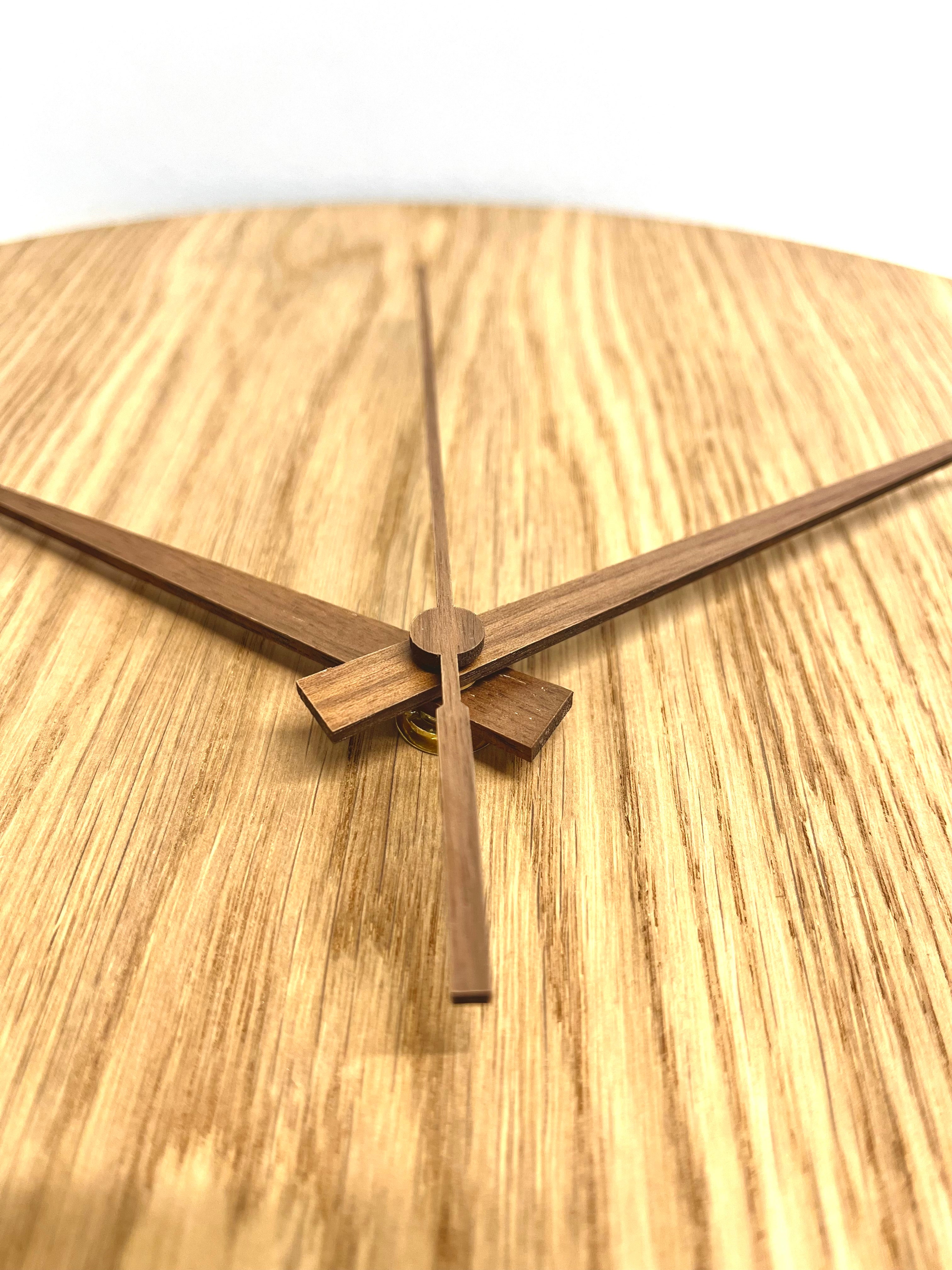 Minimalistische Wanduhr - 38 cm