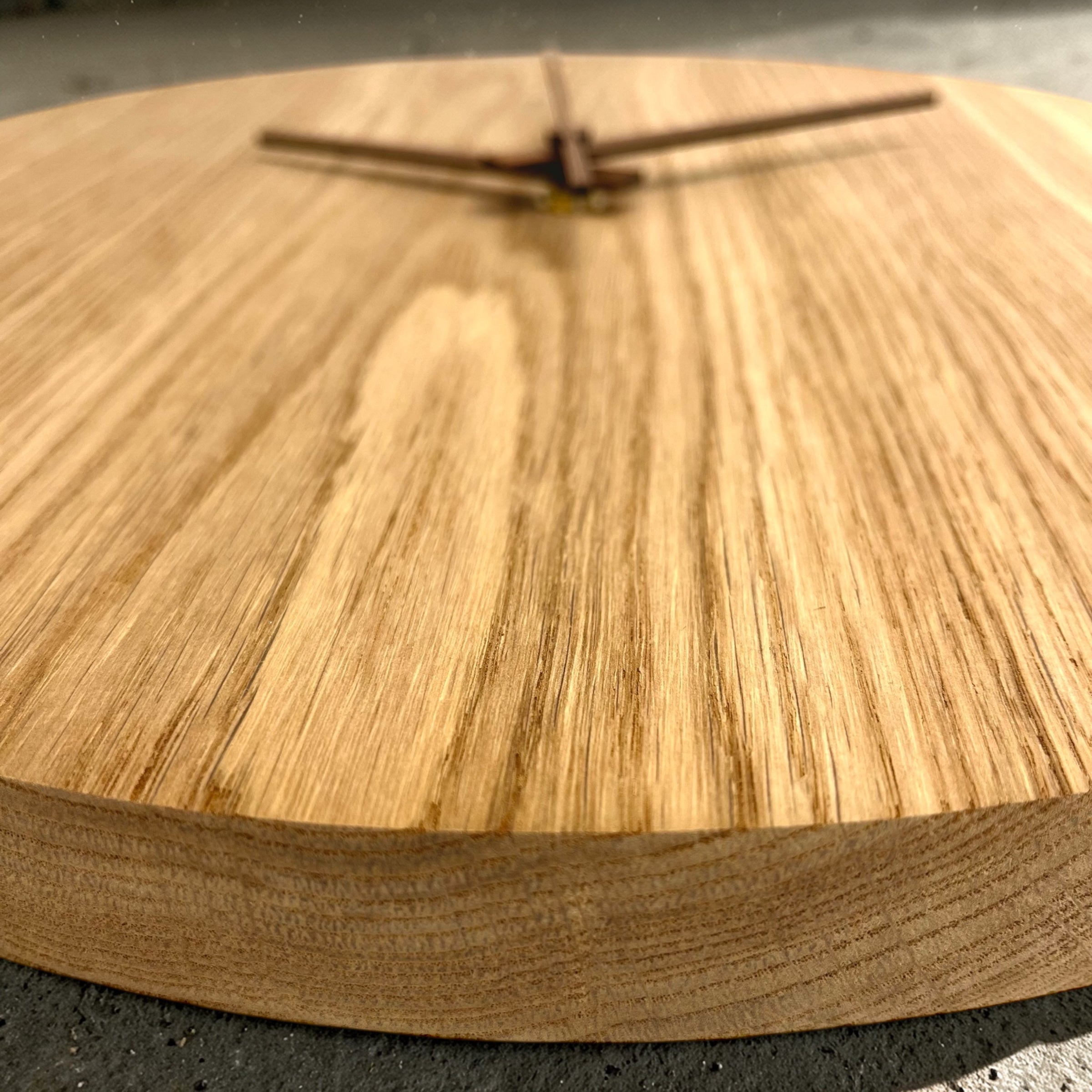 Minimalistische Wanduhr - 38 cm