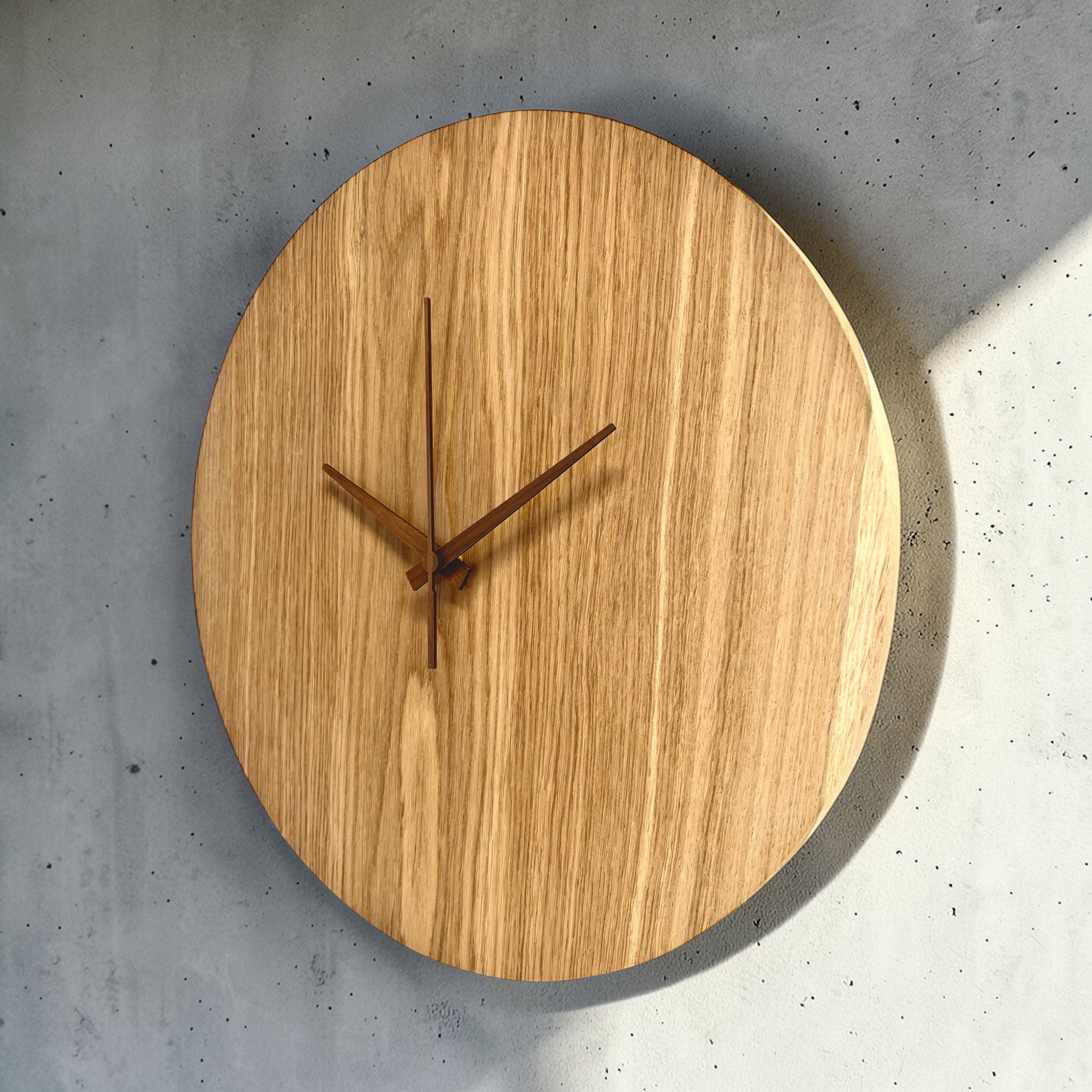 Minimalistische Wanduhr - 38 cm
